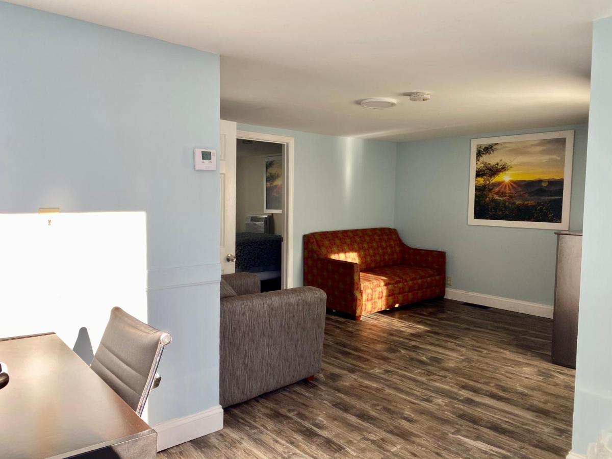 Days Inn By Wyndham Lincoln Exterior photo