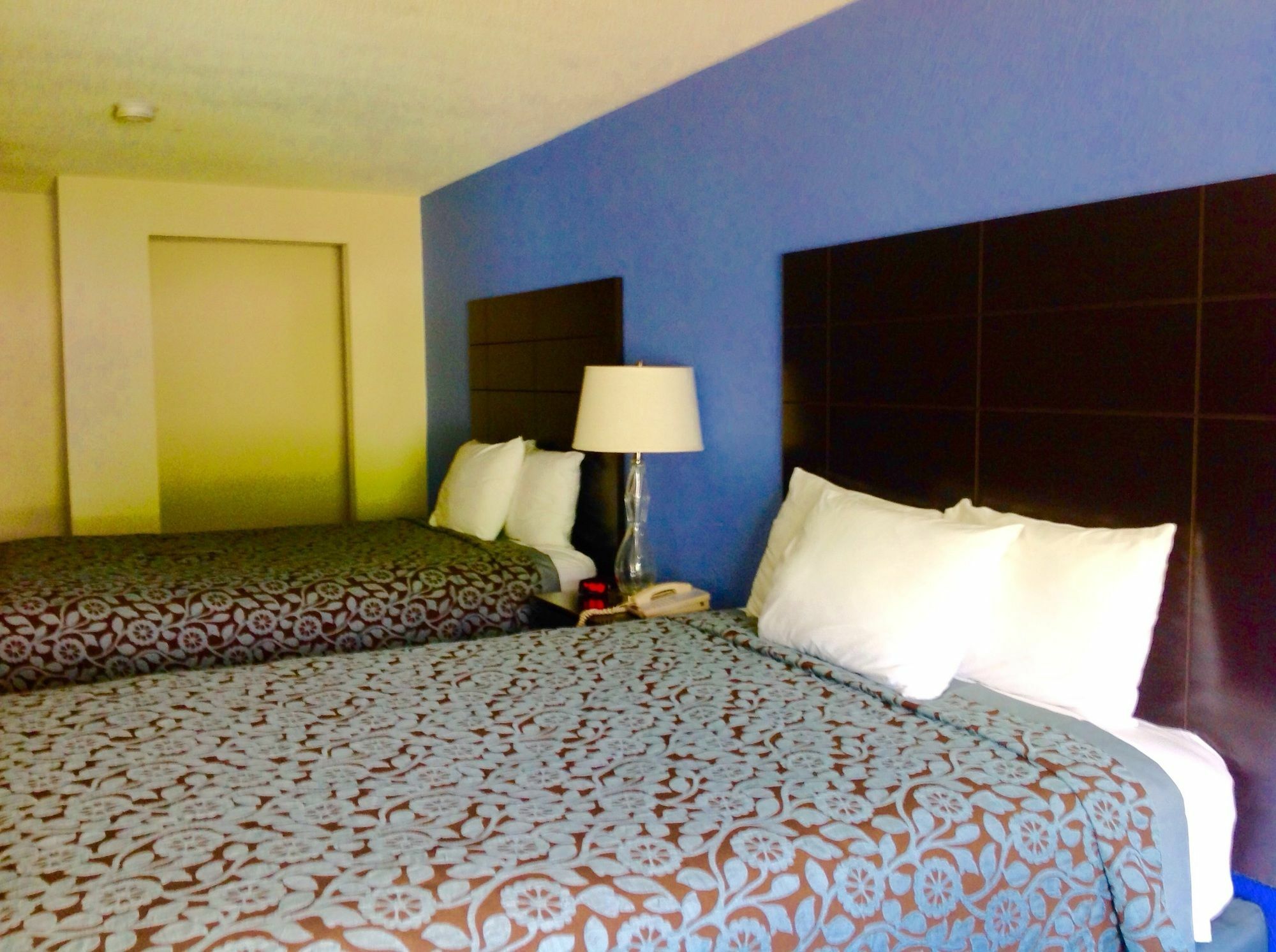 Days Inn By Wyndham Lincoln Exterior photo